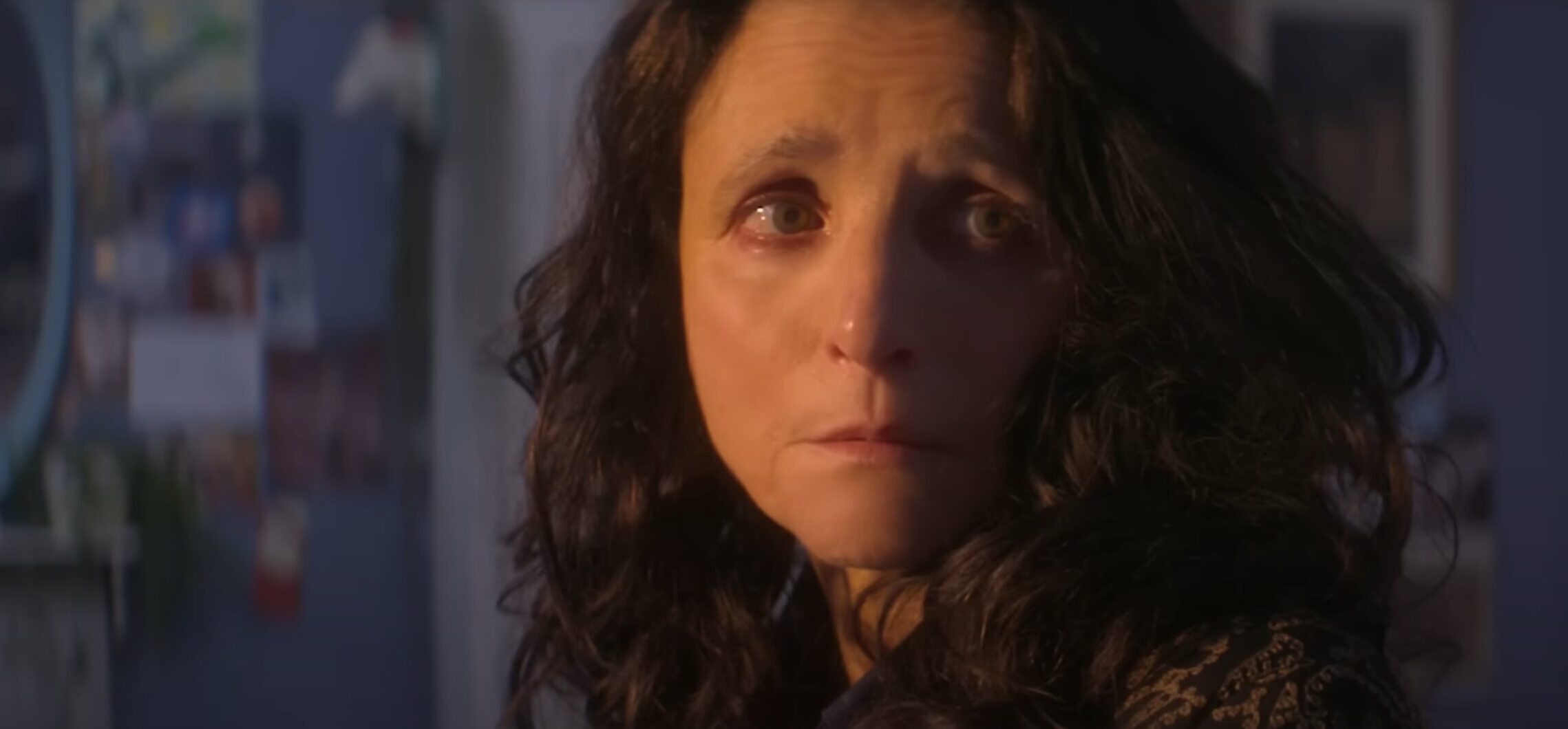 Drama de fantasia da A24 com Julia Louis-Dreyfus ganha trailer emocionante