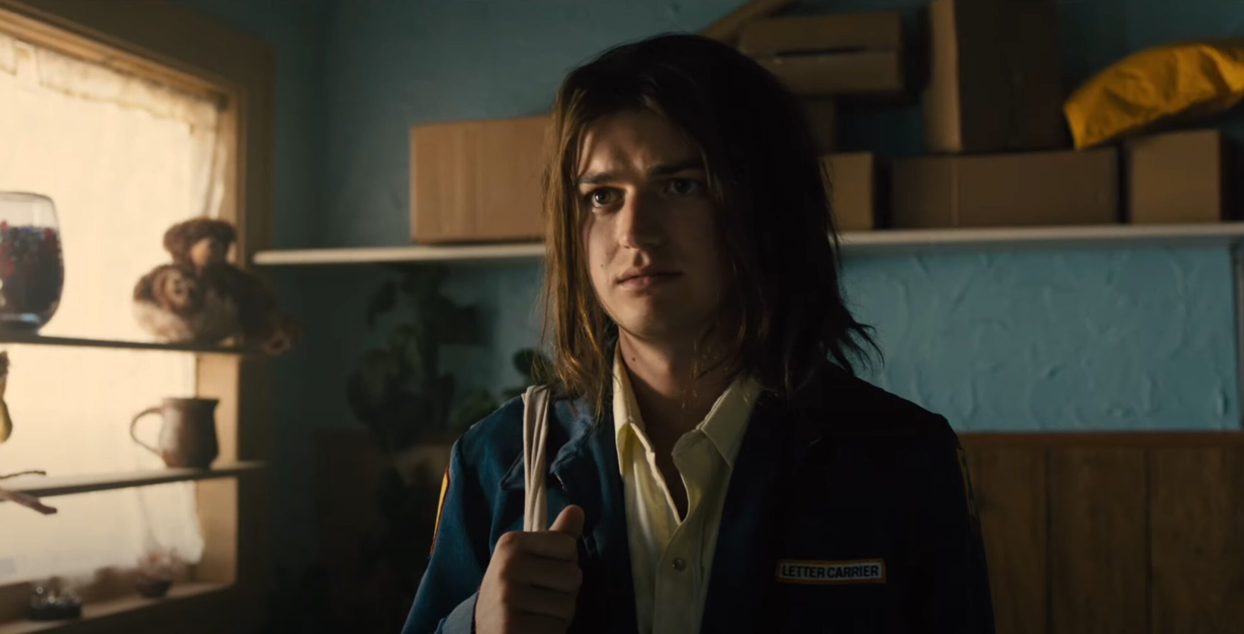 Em estilo Bonnie e Clyde: Joe Keery, de Stranger Things, rouba um banco em Marmalade