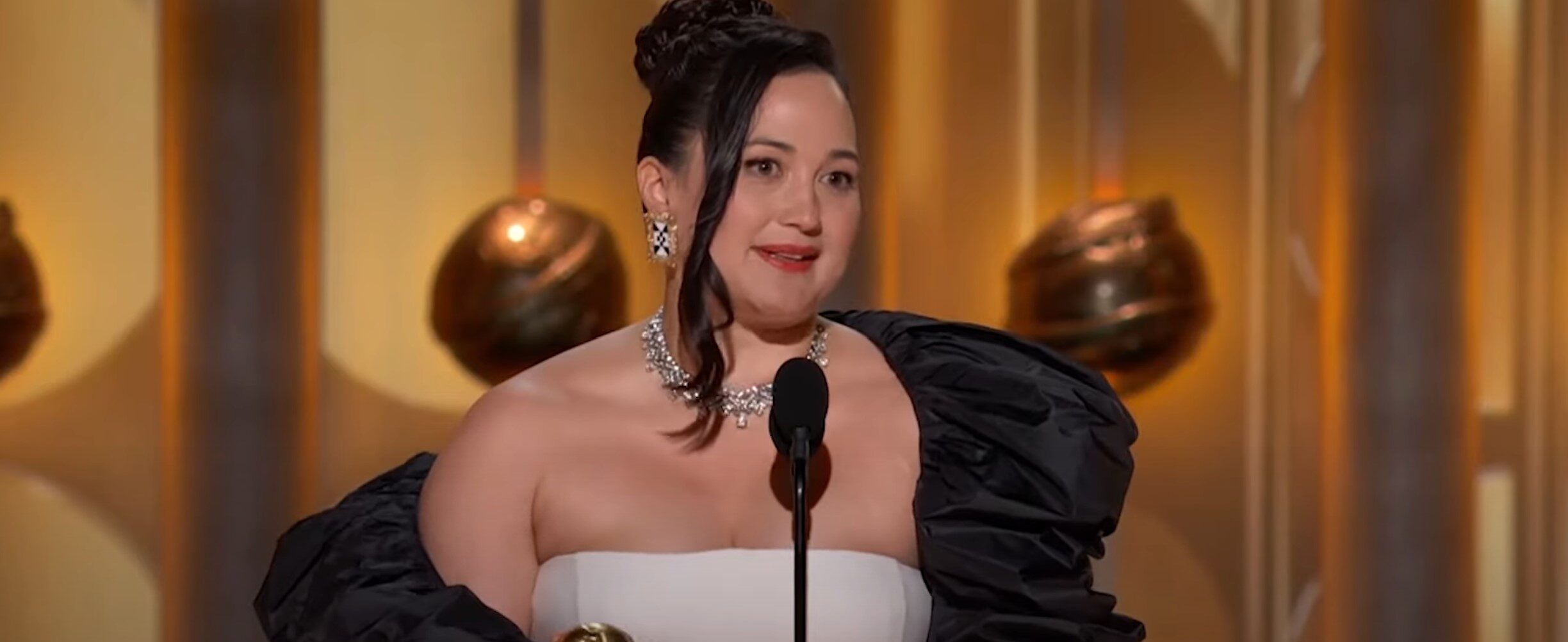 Lily Gladstone é a primeira atriz indígena a ganhar um Globo de Ouro