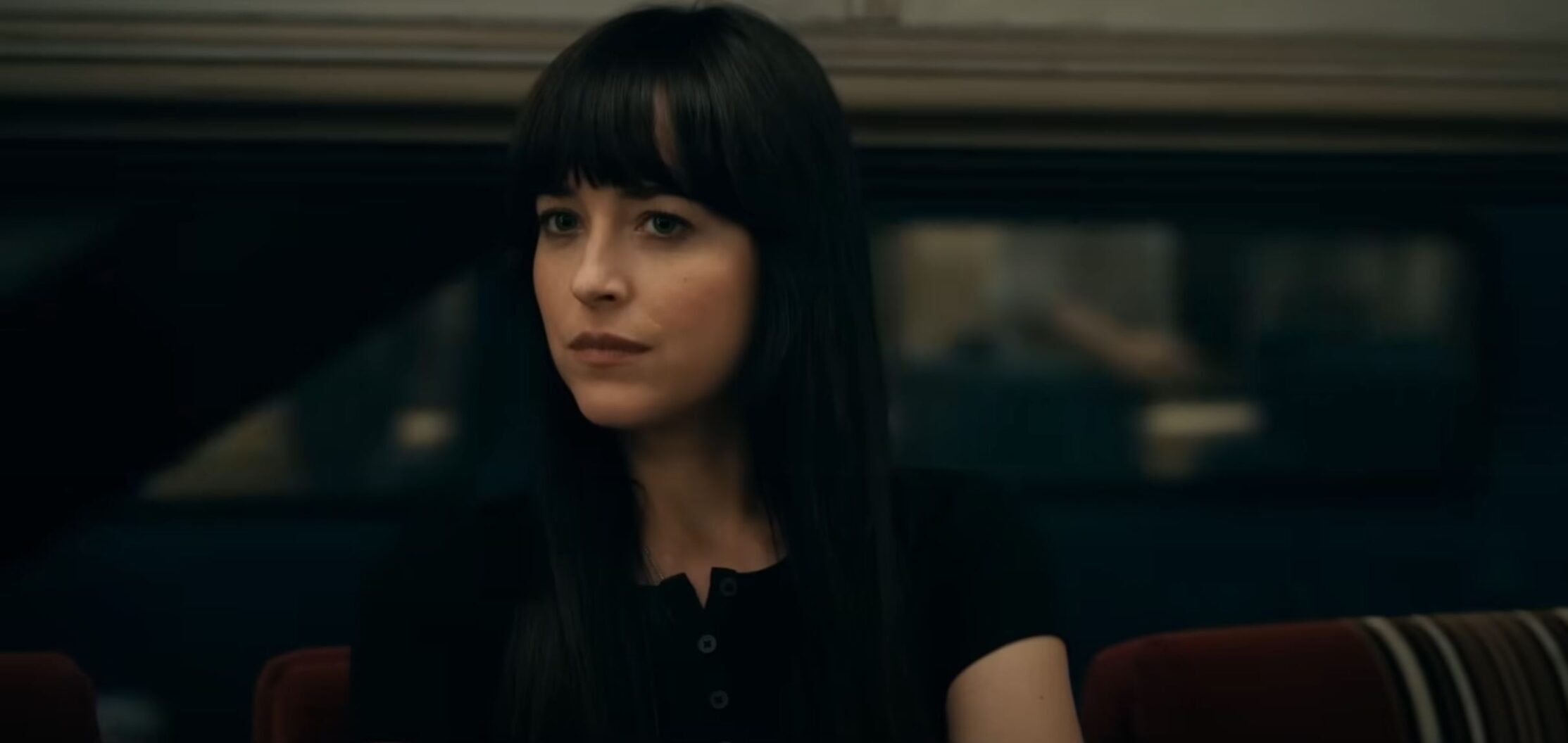 Madame Teia: Dakota Johnson diz que filmar em fundo azul foi 'absolutamente psicótico'