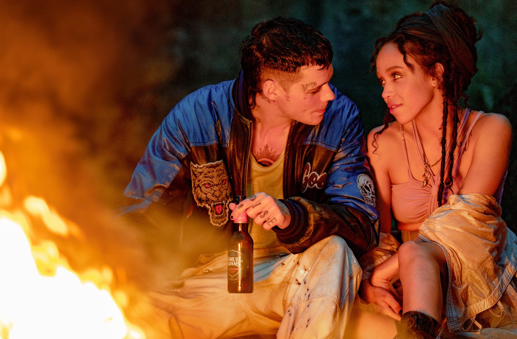 Bill Skarsgård aparece nas primeiras imagens de O Corvo