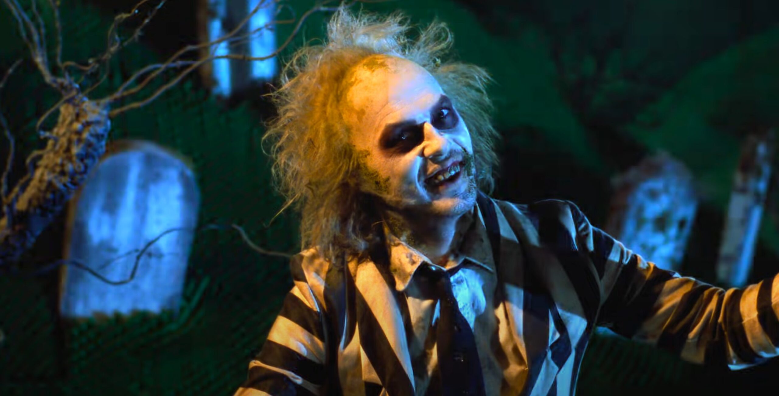 Jenna Ortega e Michael Keaton nas primeiras imagens de 'Os Fantasmas Se Divertem 2'