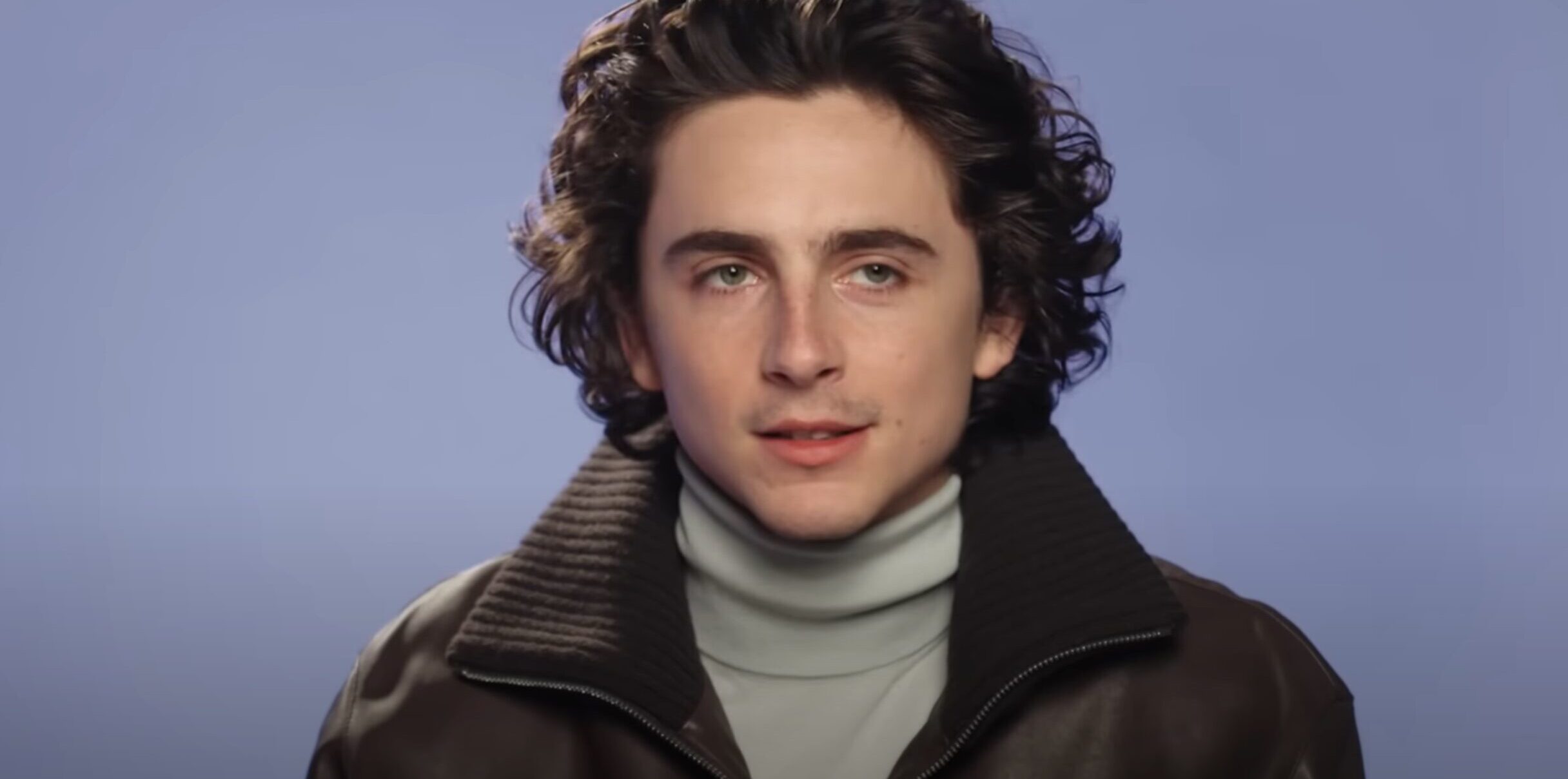 Timothée Chalamet é Bob Dylan em primeira imagem do filme sobre o músico