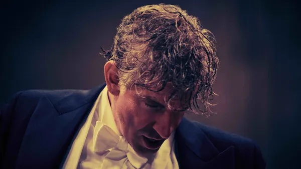 Maestro: Bradley Cooper se desnuda na Netflix