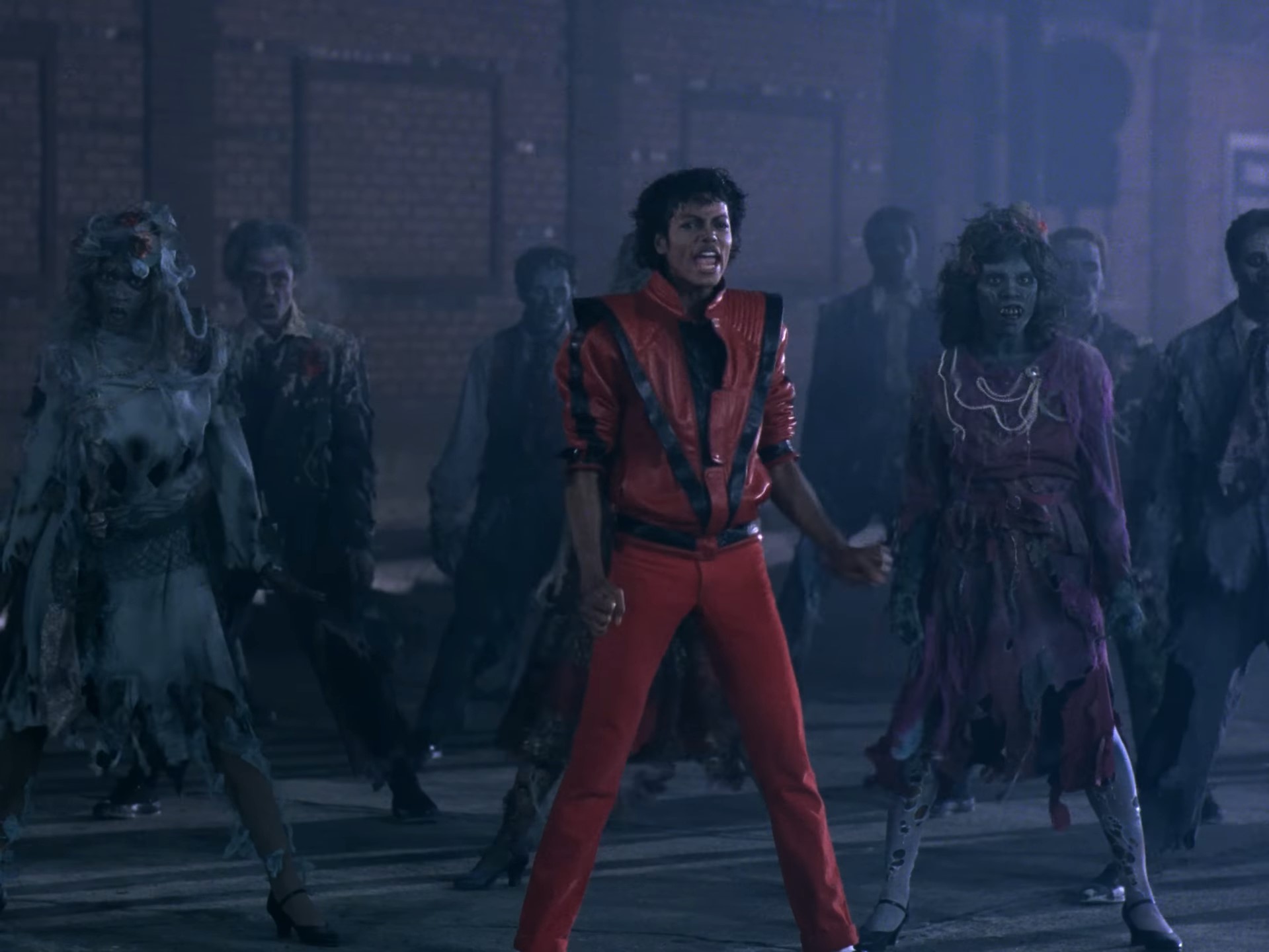 Clipe de 'Thriller' é refeito para o filme biográfico de Michael Jackson; veja fotos