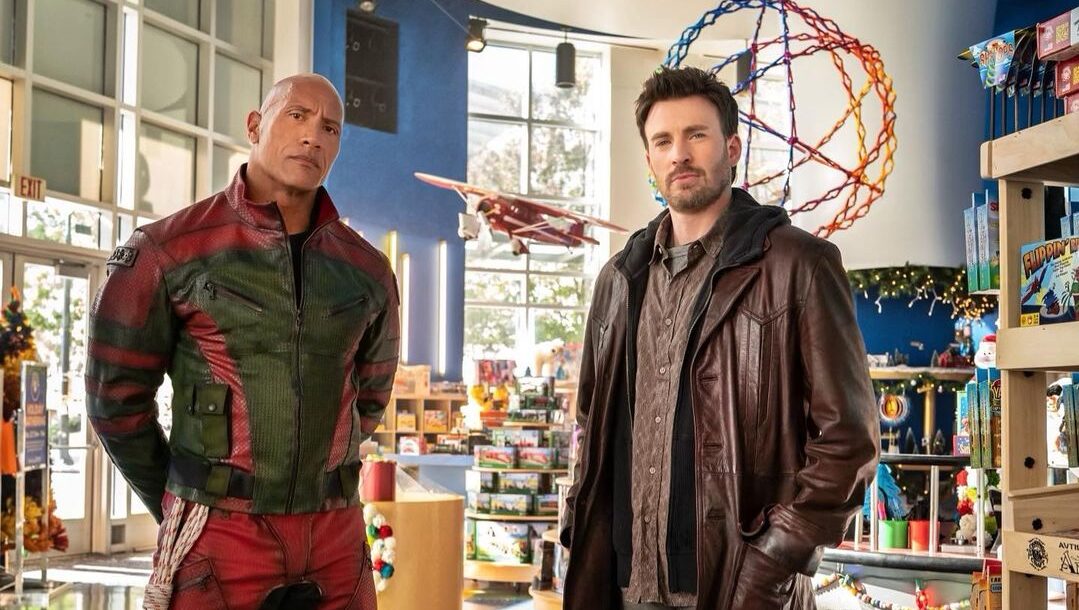Dwayne Johnson e Chris Evans procuram Papai-Noel no trailer de 'Operação Natal'; veja