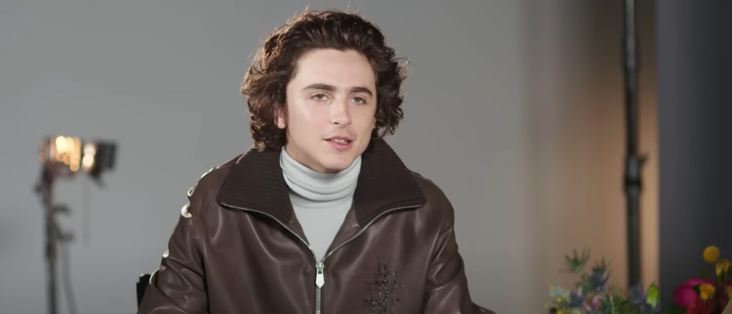 Timothée Chalamet protagonizará novo filme de Josh Safdie, diretor de 'Joias Brutas'