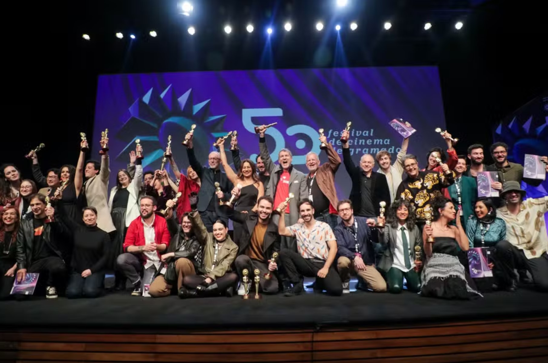 'Oeste Outra Vez' ganha como melhor longa-metragem em Gramado, veja lista dos premiados