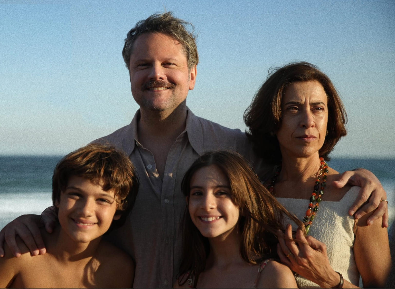 'Ainda Estou Aqui', com Fernanda Torres e Selton Mello, ganha prêmio de melhor roteiro em Veneza