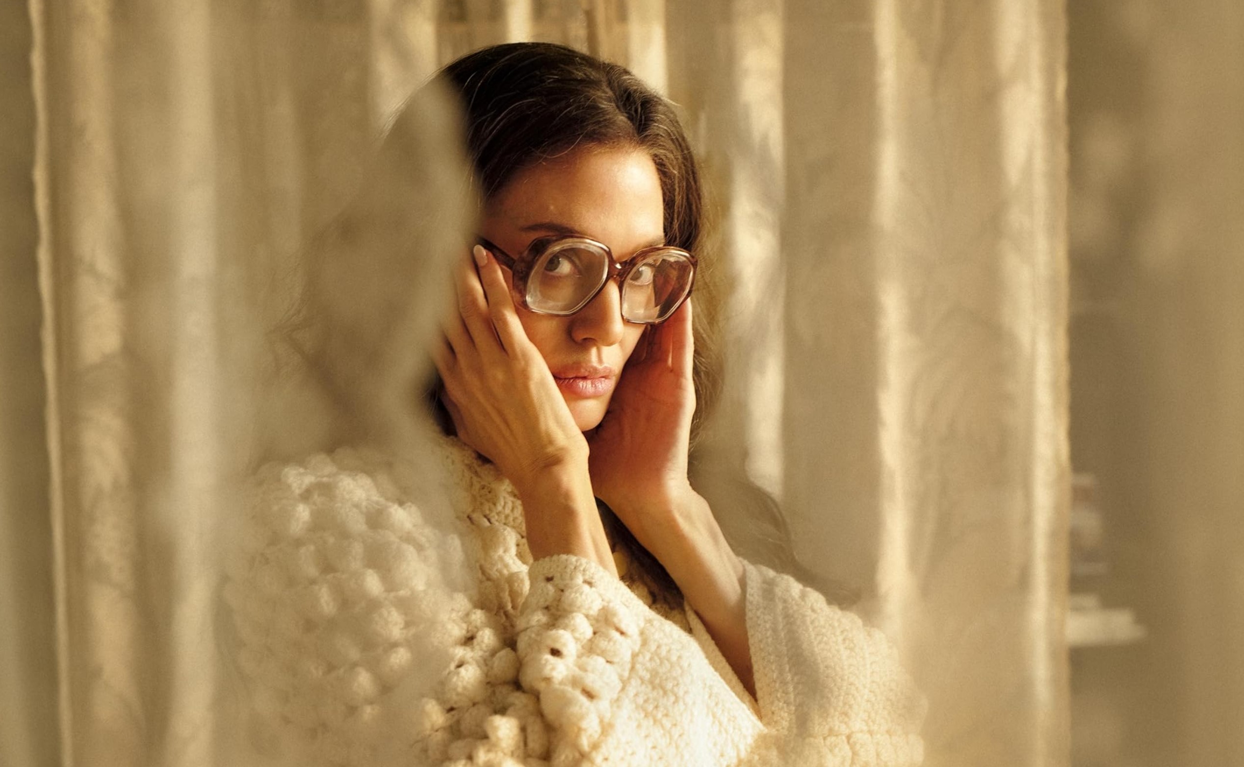 Angelina Jolie canta como Maria Callas no novo trailer do filme de Pablo Larraín