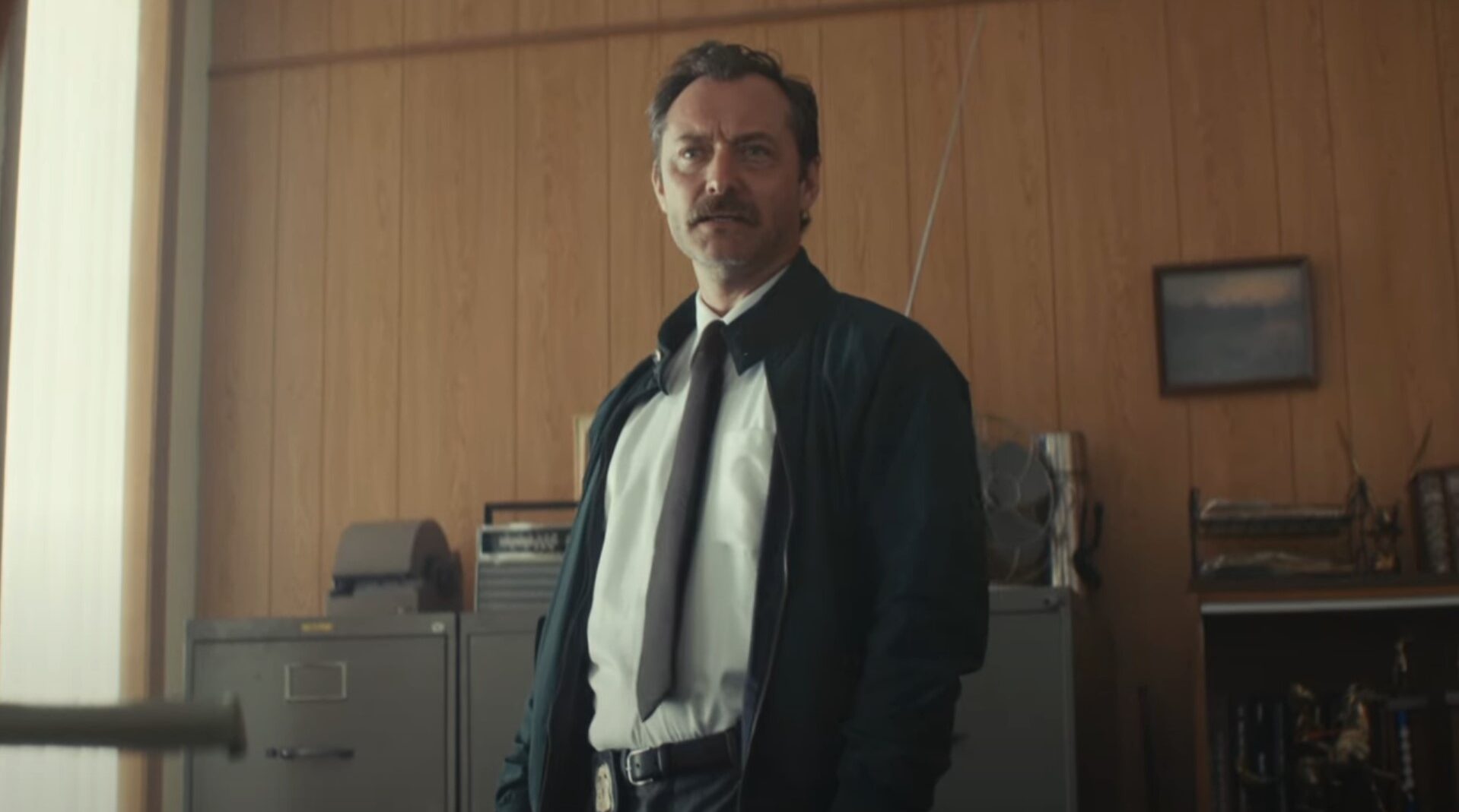 'The Order': Jude Law e Nicholas Hoult estrelam o filme de ação, veja o trailer